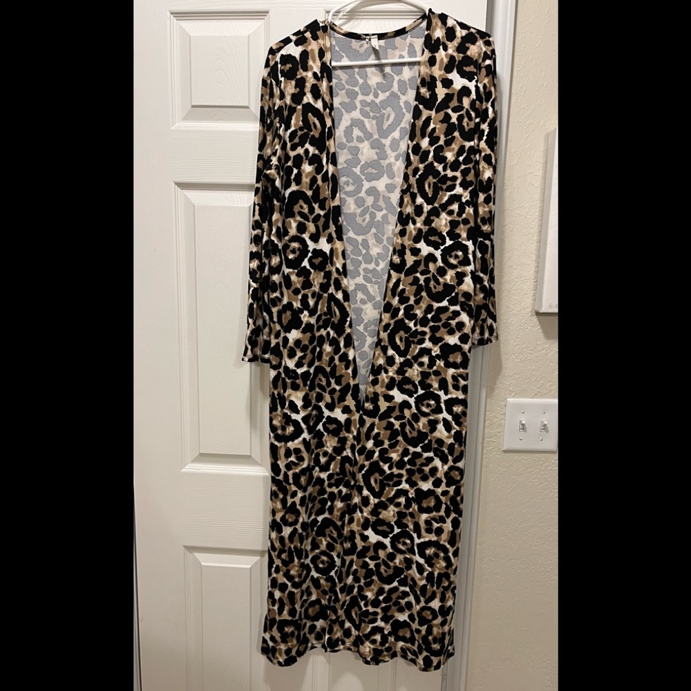 Cheetah duster fits like a m/l